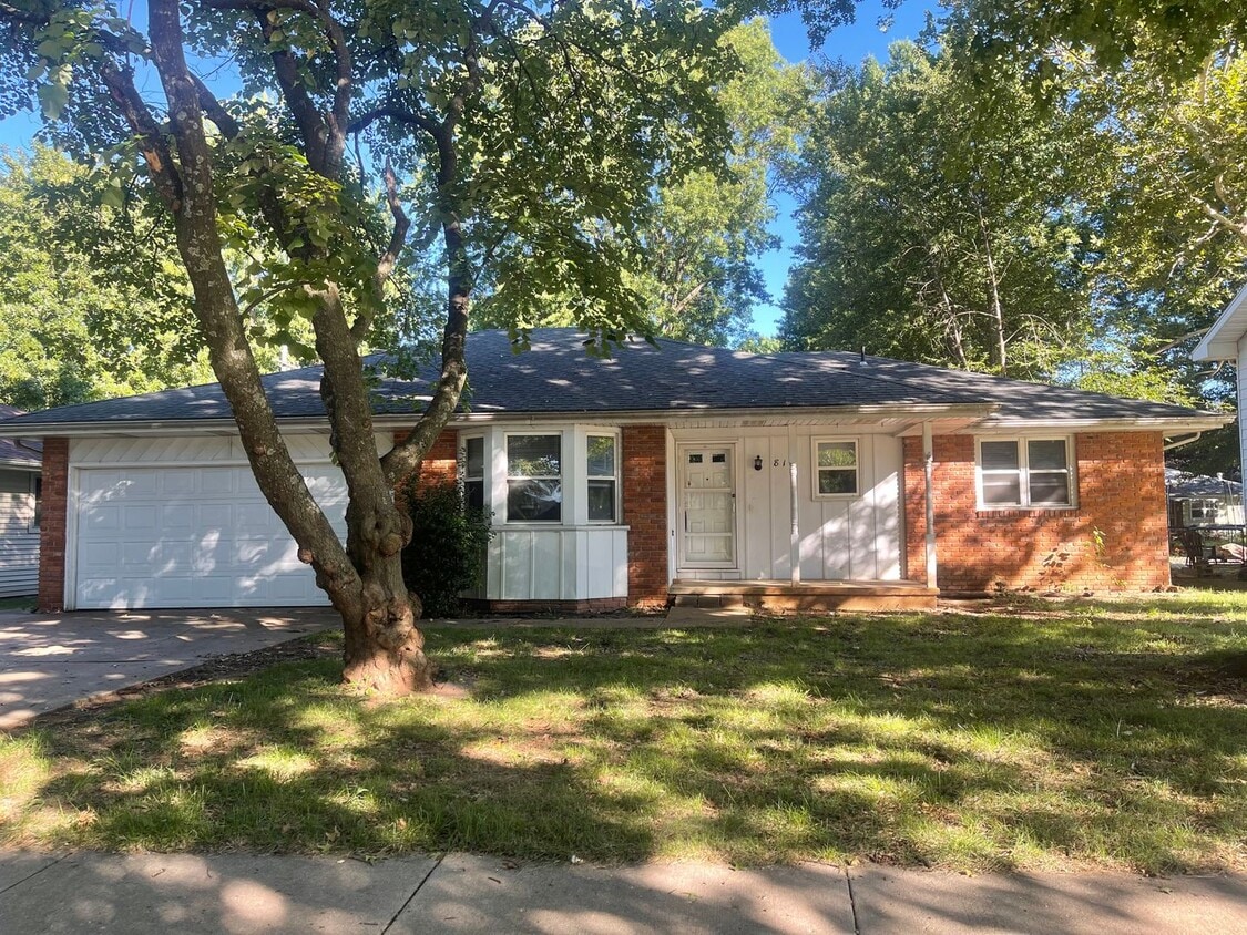 Primary Photo - 3 Bedroom with 3 live areas + Office!
