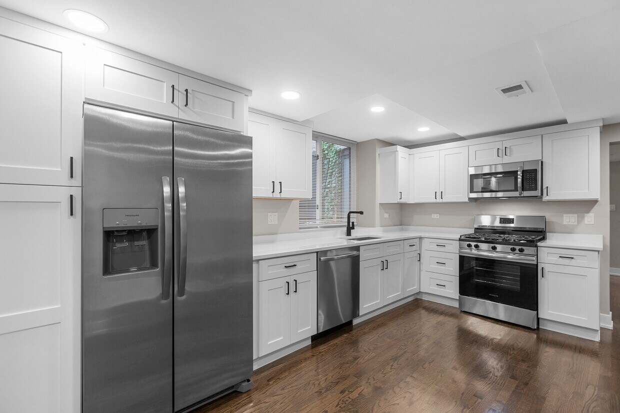 Primary Photo - 2618 N Mozart-GDN