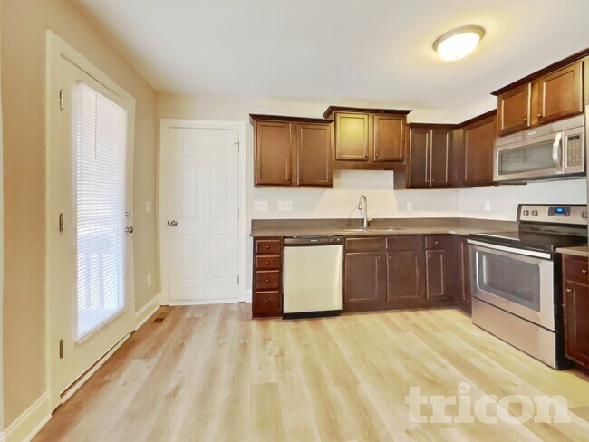 Building Photo - 282 Oxfordshire Dr