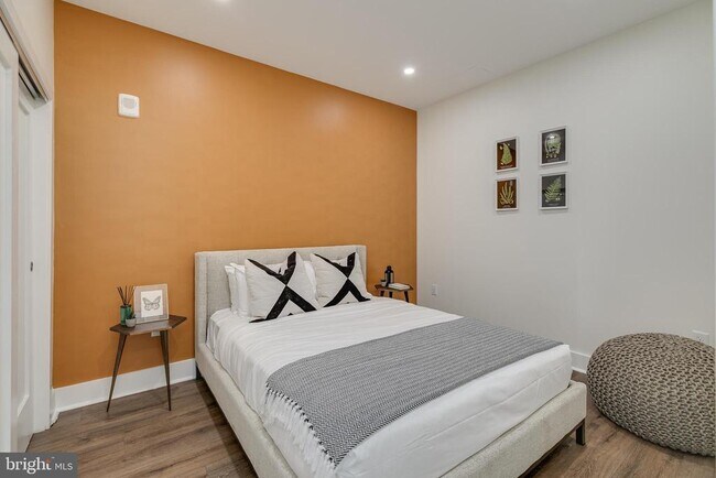 Building Photo - 150 S Independence Mall W