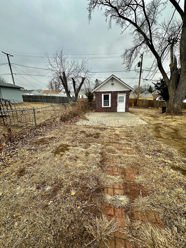 Foto del edificio - Spacious 3 Bed Home with Finished Basement & Hardwood Floors