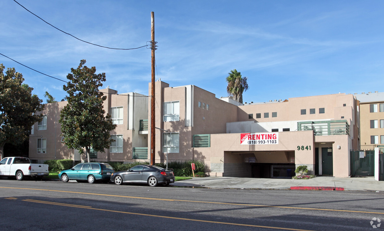 Primary Photo - Oakridge Apartments