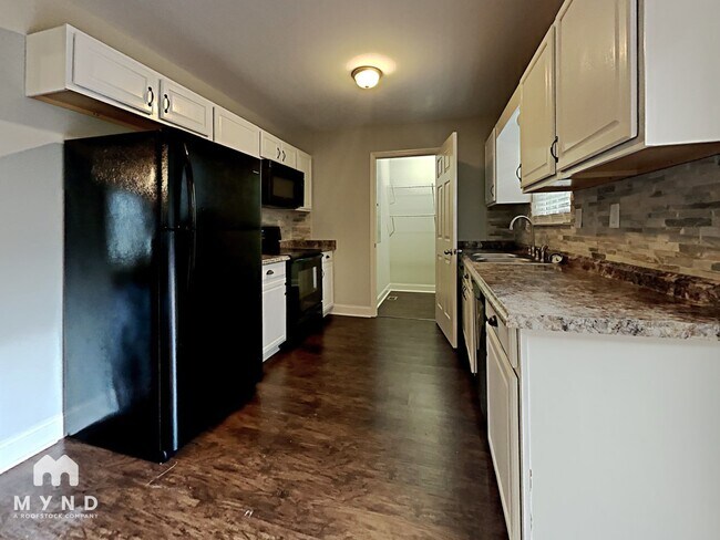 Foto del edificio - 722 Deans Ferry Rd