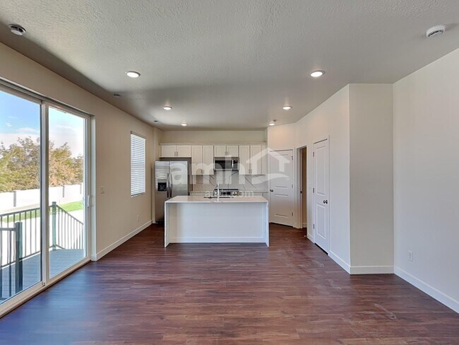 Building Photo - 8977 Royal Ln
