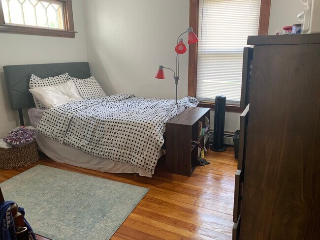 1st Bedroom - 727 Main St
