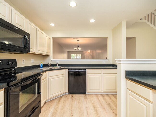Foto del edificio - Comfort, Convenience, and Community Living...