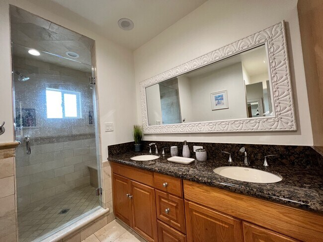 Building Photo - 17541 Lorne St