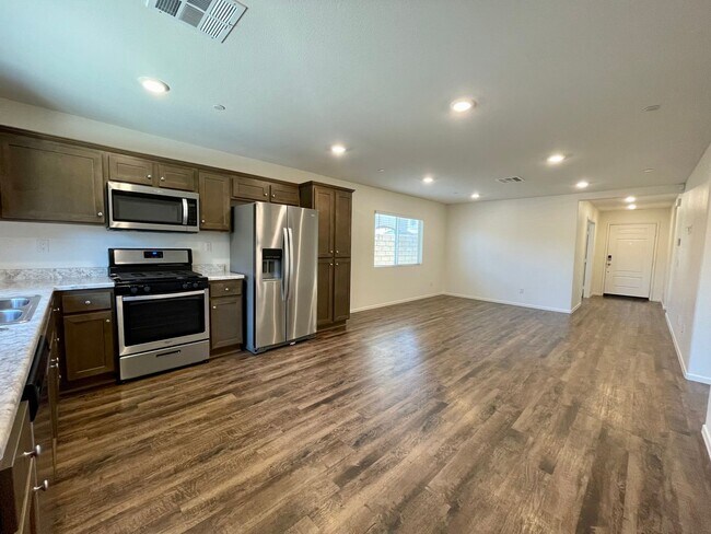 Foto del edificio - COMING SOON!! Stunning 3 Bedroom 2 Bathroom Home in Cathedral City!