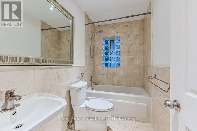 Photo du bâtiment - 650 Markham St