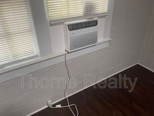 Building Photo - 505 New Bern St SE