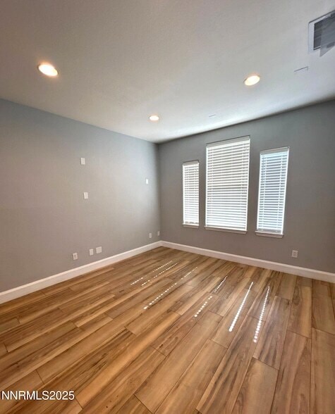 Foto del edificio - 2065 Long Hollow Dr