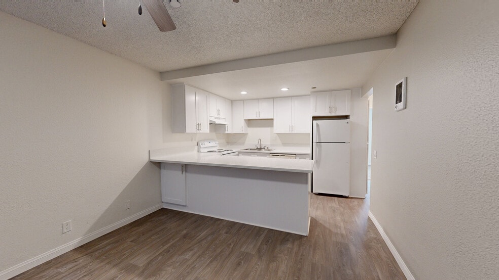 Aztec Campus Apartments *Parking Included*