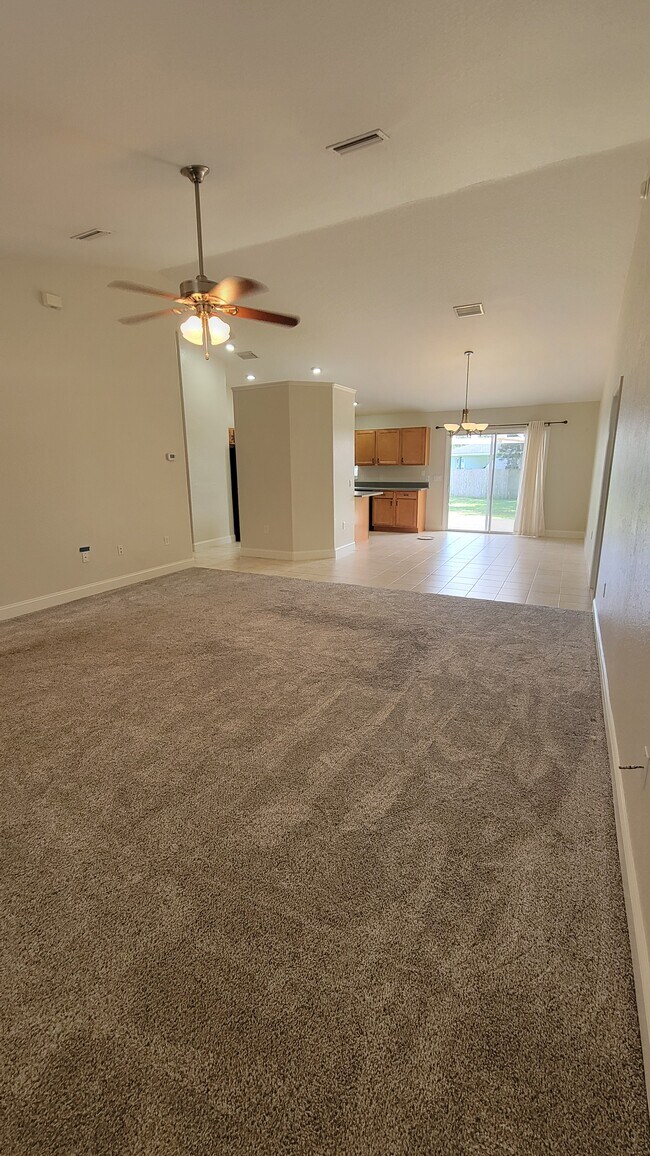 Foto del edificio - 6329 Hemlock Rd