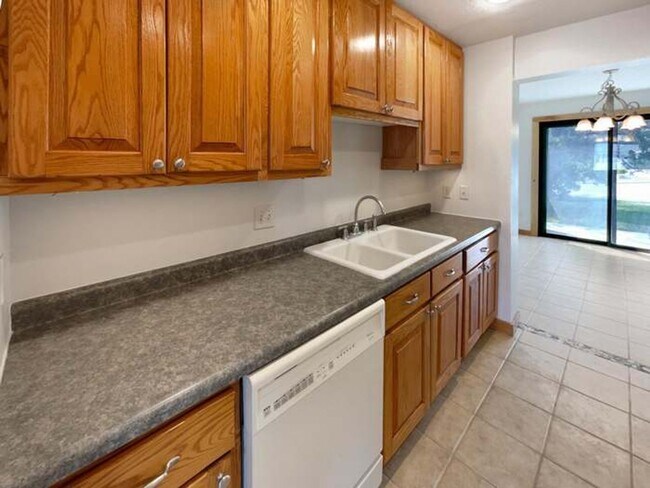 Foto del edificio - 4326 Chatsworth St N