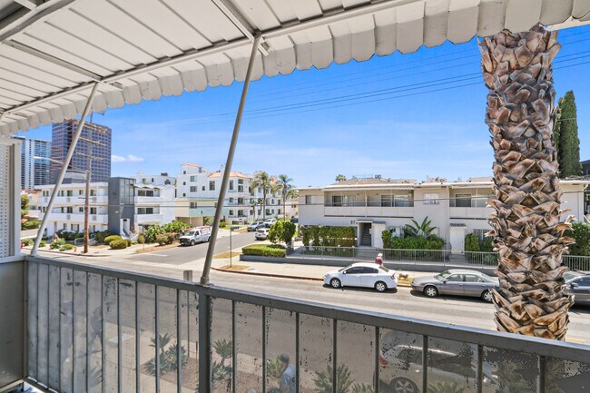 Building Photo - 978 Barrington - steps to San Vicente in p...