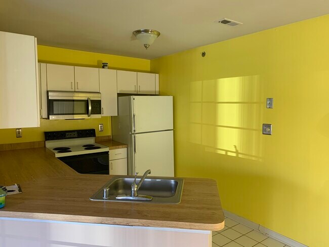 Building Photo - 9 Tintern Ct