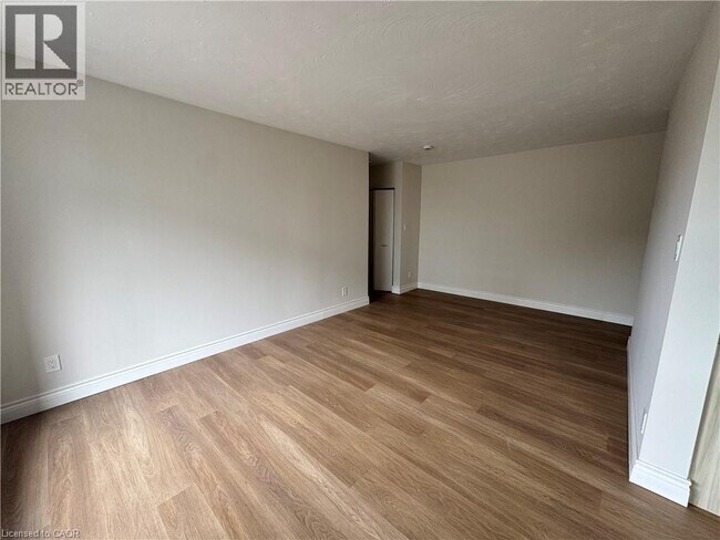 Building Photo - 105 Tia Dr