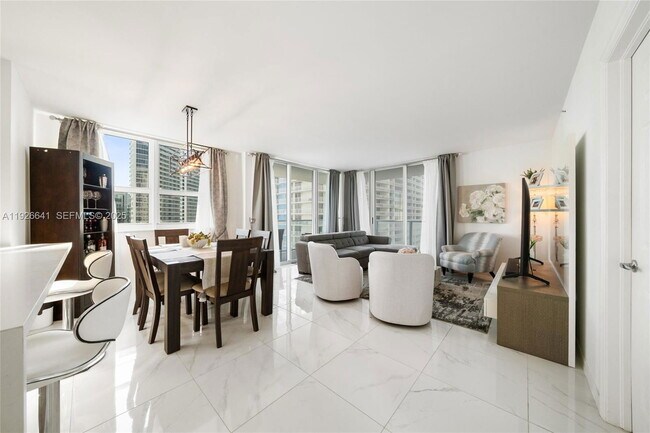 Building Photo - 1155 Brickell Bay Dr