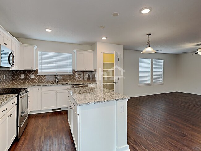 Building Photo - 4537 N Alester Ave