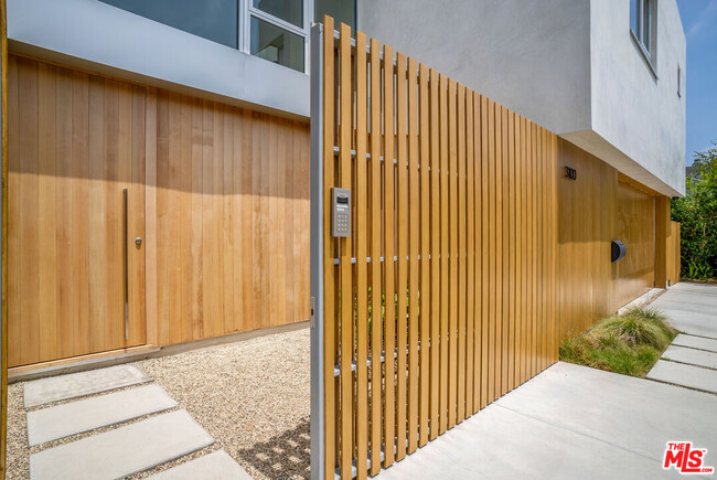 Foto del edificio - 3100 Mountain View Ave