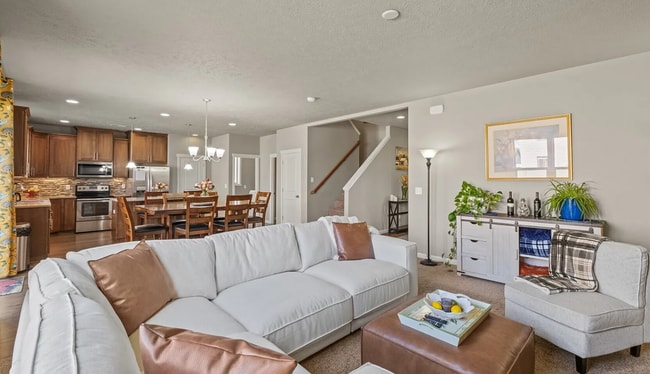 Building Photo - Beautiful Large Home on Corner Lot, Quincy!!