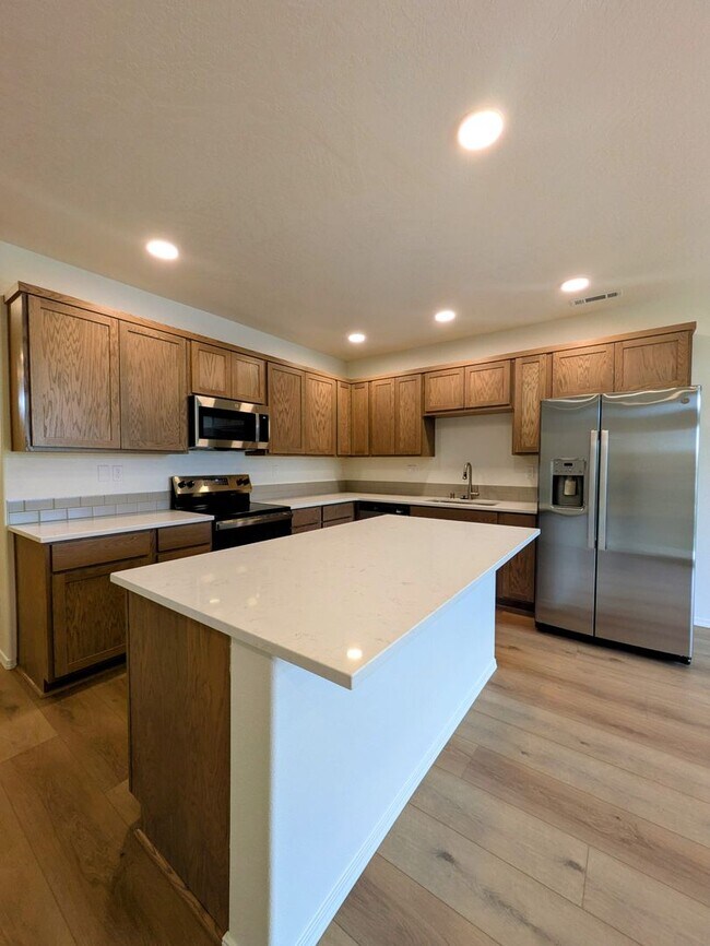 Foto del edificio - New Townhome for Rent in Southridge Area