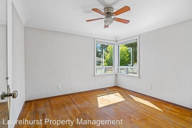 Foto del edificio - 2 br, 1 bath House - 8731 13th Ave NW
