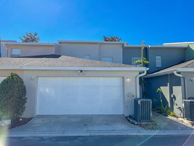 Foto del edificio - BEAUTIFUL 3 Bedroom/ 2.5 Bath Townhome in ...