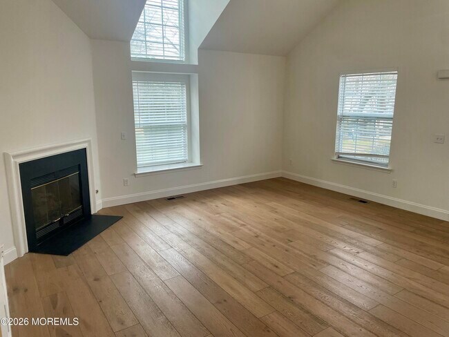 Foto del edificio - 44 Racquet Rd