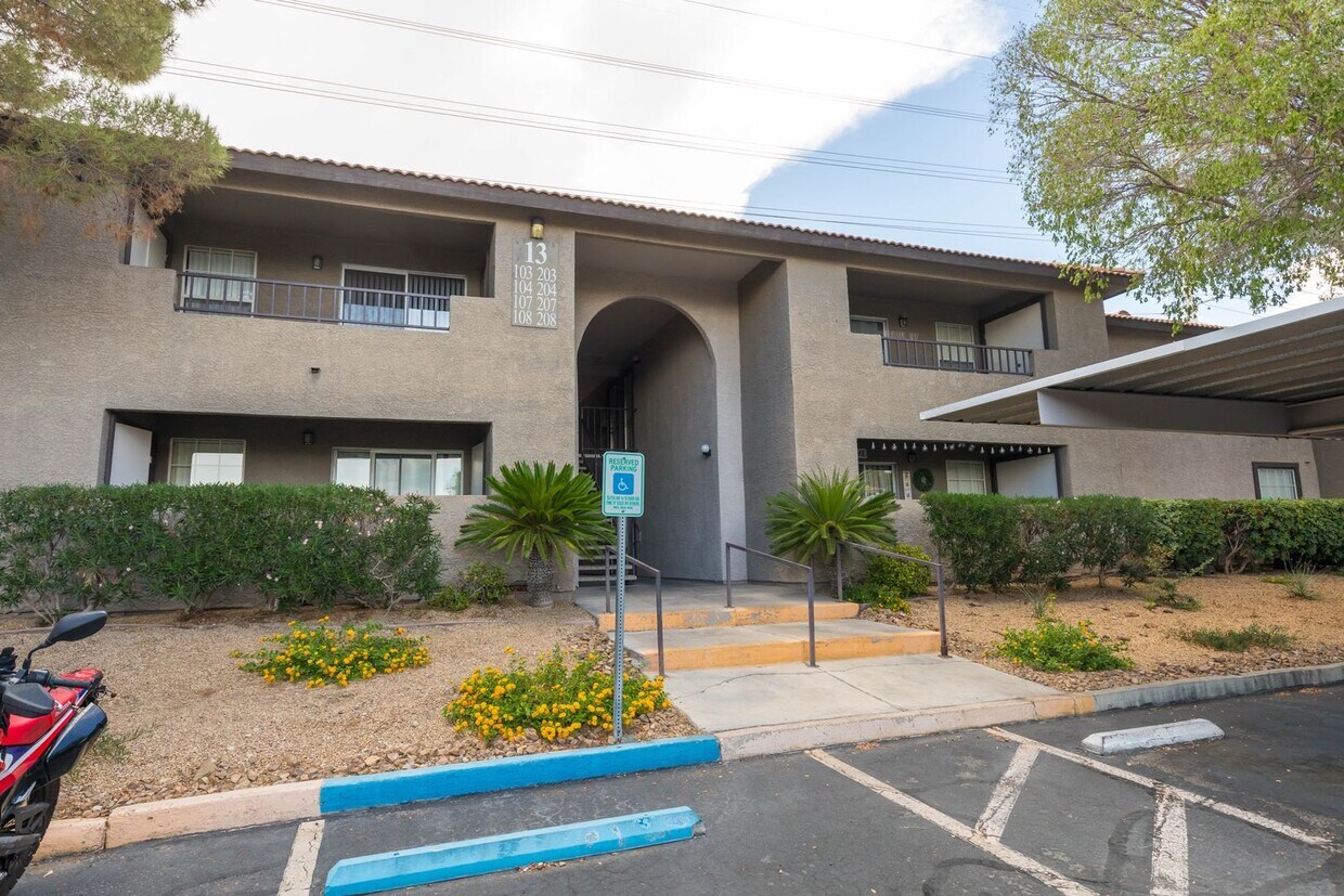 Foto principal - For Rent – 1 Bed, 1 Bath Condo Near Durang...