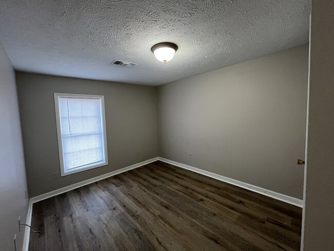 Foto del edificio - 604 N McLemore Ave