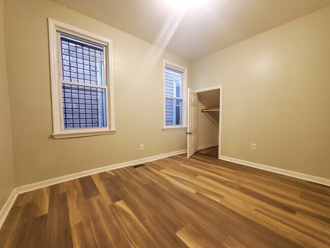 Building Photo - 472 S 14th St