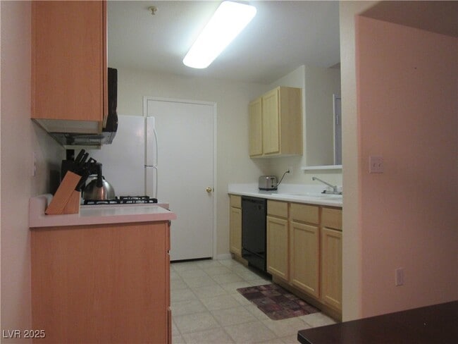 Foto del edificio - 950 Seven Hills Dr