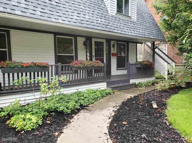 Building Photo - 1 br, 1 bath 4plex - 210 W Shawnee St Unit 2