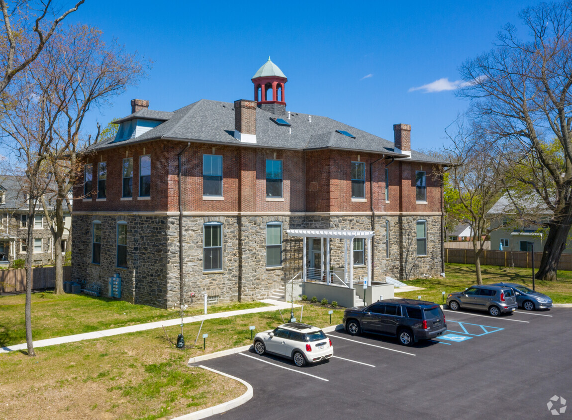 Primary Photo - 1400 Willow Grove Ave