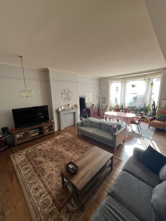 Building Photo - 2013 Walnut St