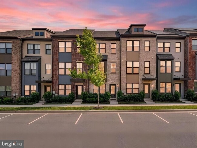Building Photo - 3525 Carnaby St