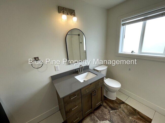 Foto del edificio - 1565 1/2 South Higbee Avenue