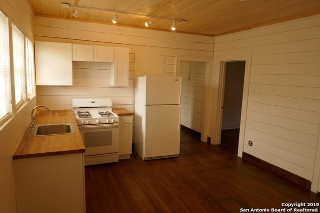 Building Photo - 2/1 open concept great location central SA