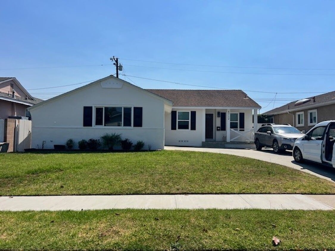 Primary Photo - Beautifully Maintained 3 bedroom home