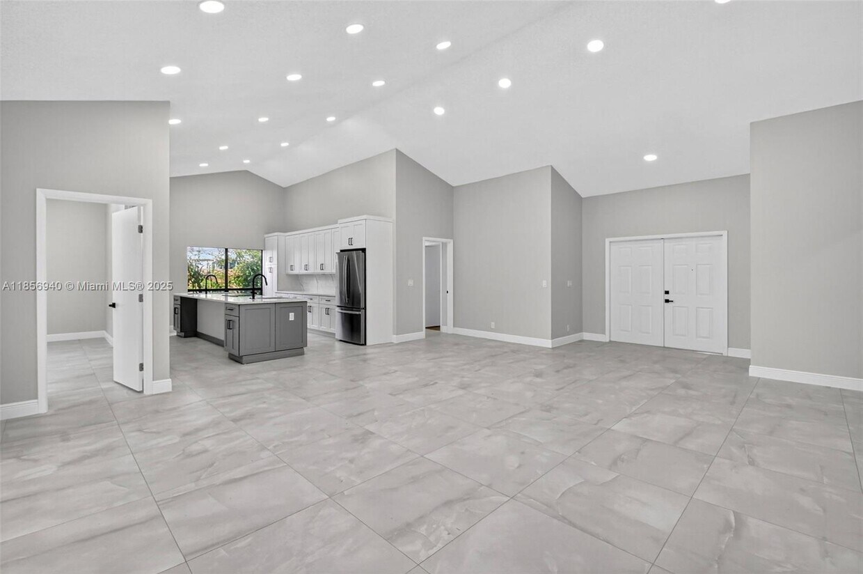 Foto principal - 9581 El Clair Ranch Rd
