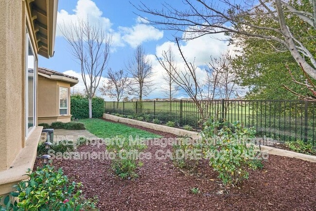 Building Photo - 815 Royal Troon Pl