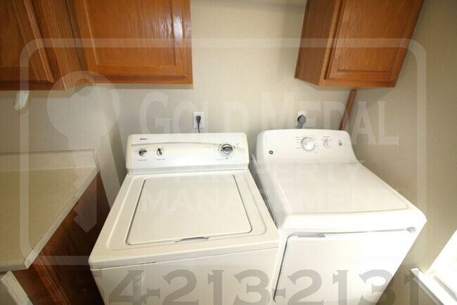 Foto del edificio - 1708 Spring Rose Cir