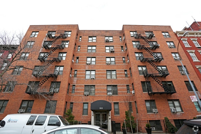 Building Photo - 305 W 18th St