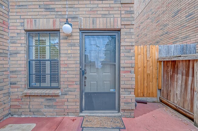 Foto del edificio - 9850 Pagewood Ln