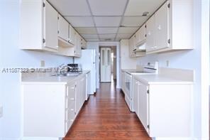 Building Photo - 1300 St Charles Pl