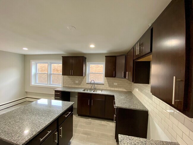 Foto del edificio - 5812 W 16th St