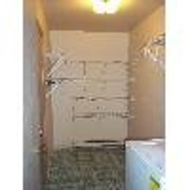 Building Photo - 2 br, 1 bath House - 1035 CLOVERTON DRIVE