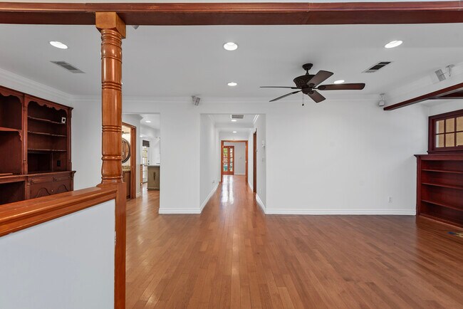 Gleaming wood floors - 15521 Morrison St