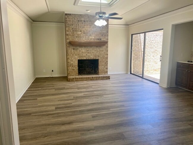 Building Photo - Cambridge Garden Home